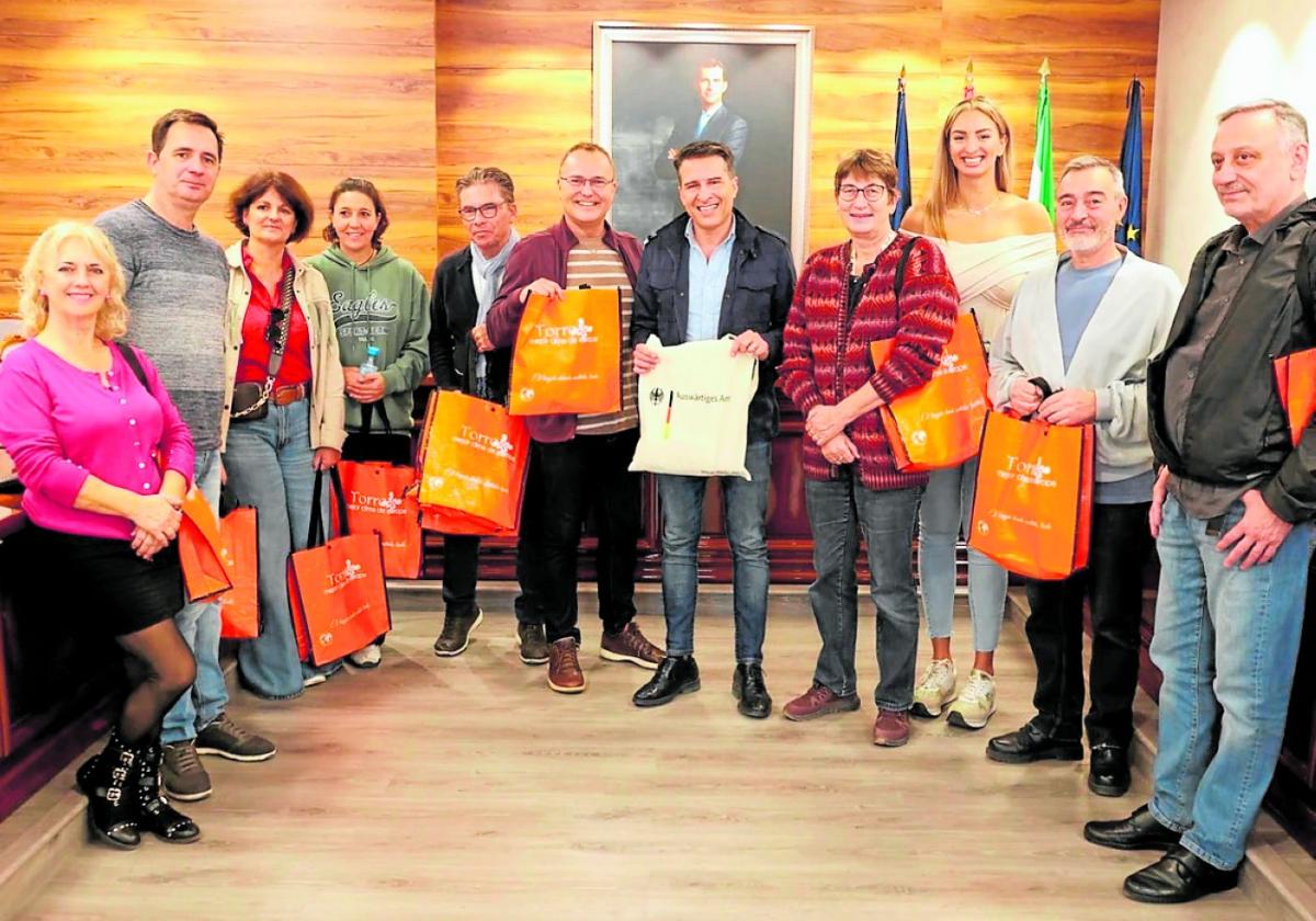 Deutscher Konsul aus Málaga zu Gast im Rathaus von Torrox