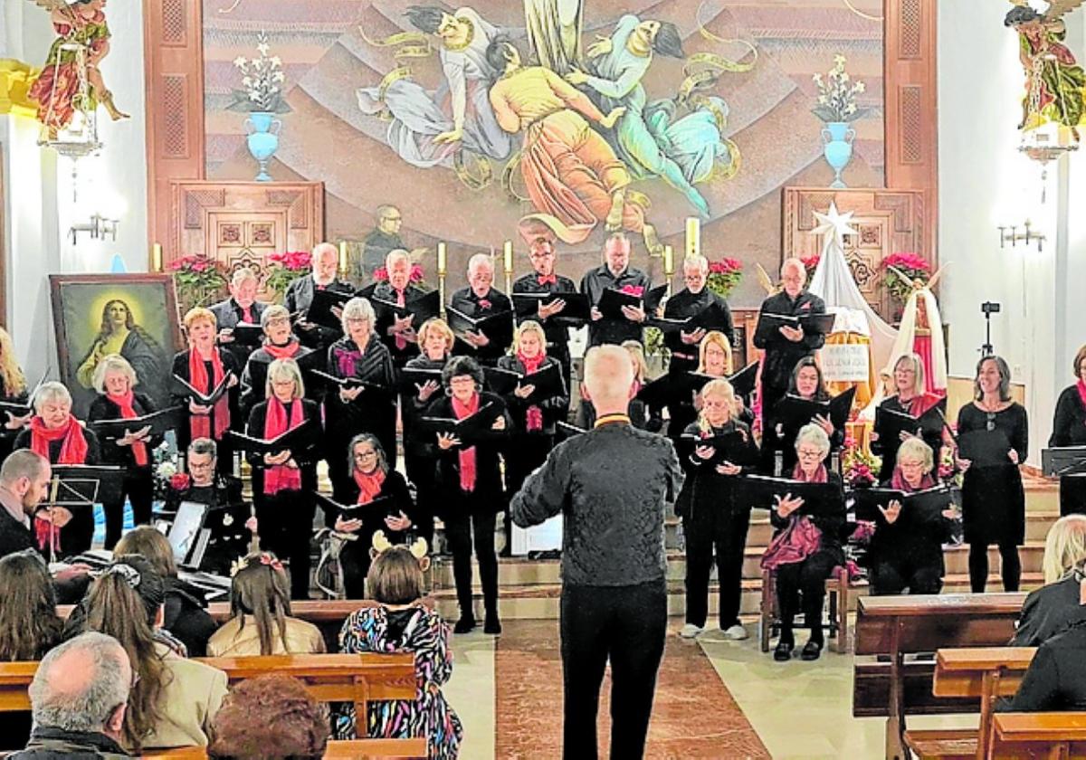Der internationale Chor gab ein herrliches Weihnachtskonzert.