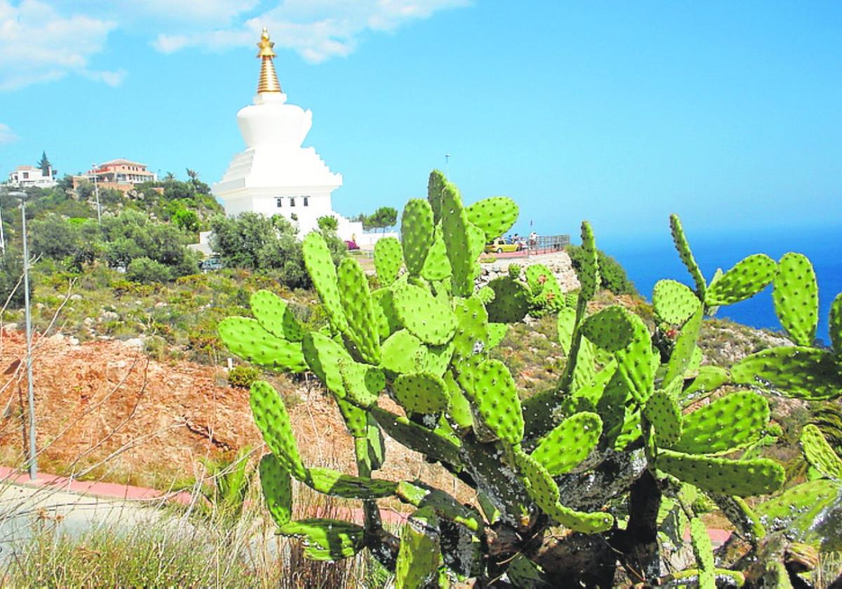 qReligion.Dieser Tempel befindet sich an einem erhöhten Ort mit Blick auf das Mittelmeer.