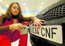 uKfz-KennzeichenNach erfolgter Ummeldung können die spanischen Nummernschilder angebracht werden.