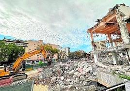 Abriss des alten Mercacentro-Gebäudes.