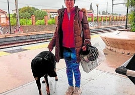 Donata Jurgaityte mit Gipsy am Bahnsteig von Cártama.