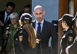 Luis Rubiales auf dem Weg zum Gericht.
