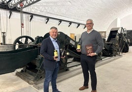 Der Präsident des Kommunalverbands der Axarquía, Jorge Martín (l.), mit Javier Mesa de la Torre.
