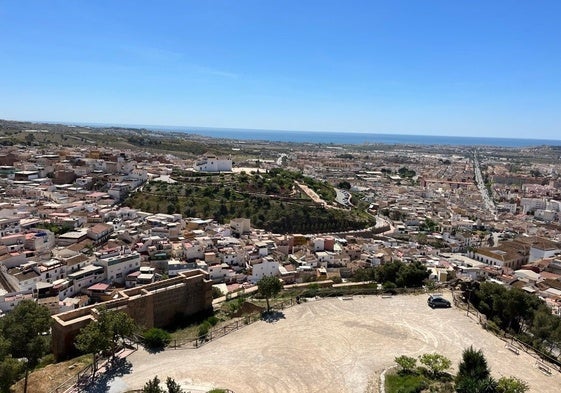 Panoramablick auf Vélez-Málaga und seine Küstengebiete, darunter Torre del Mar, Caleta, Mezquitilla und Lagos.