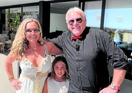 Kratz mit Tochter Rebecca und Enkelin Alaia an seinem 70. Geburtstag