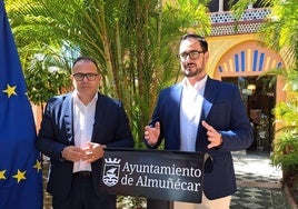 Jugendstadtrat Francisco Rodríguez (r.) mit Bürgermeister Juanjo Ruiz bei der Präsentation der Miethilfen.
