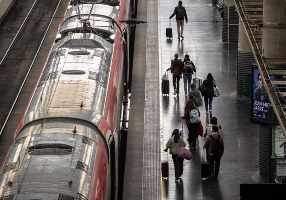 Stillgelegte Züge, Straßenchaos, Flugausfälle und U-Bahn-Räumungen wegen Stromausfalls