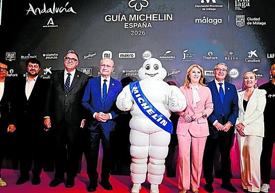 Politiker, Küchenchefs und Verantwortliche des Michelin-Führers bei der Präsentation.