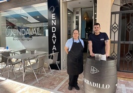 Die Betreiber des Vendaval vor ihrem Restaurant.