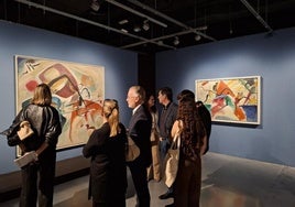 Ansicht der Kandinsky-Ausstellung im Centre Pompidou Málaga.