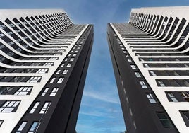 Die neuen, im Volksmund 'Türme von Martíricos' genannten Wohnblocks neben dem Rosaleda-Stadion, wo bereits mehr als 100 Touristenappartments angemeldet sind. .