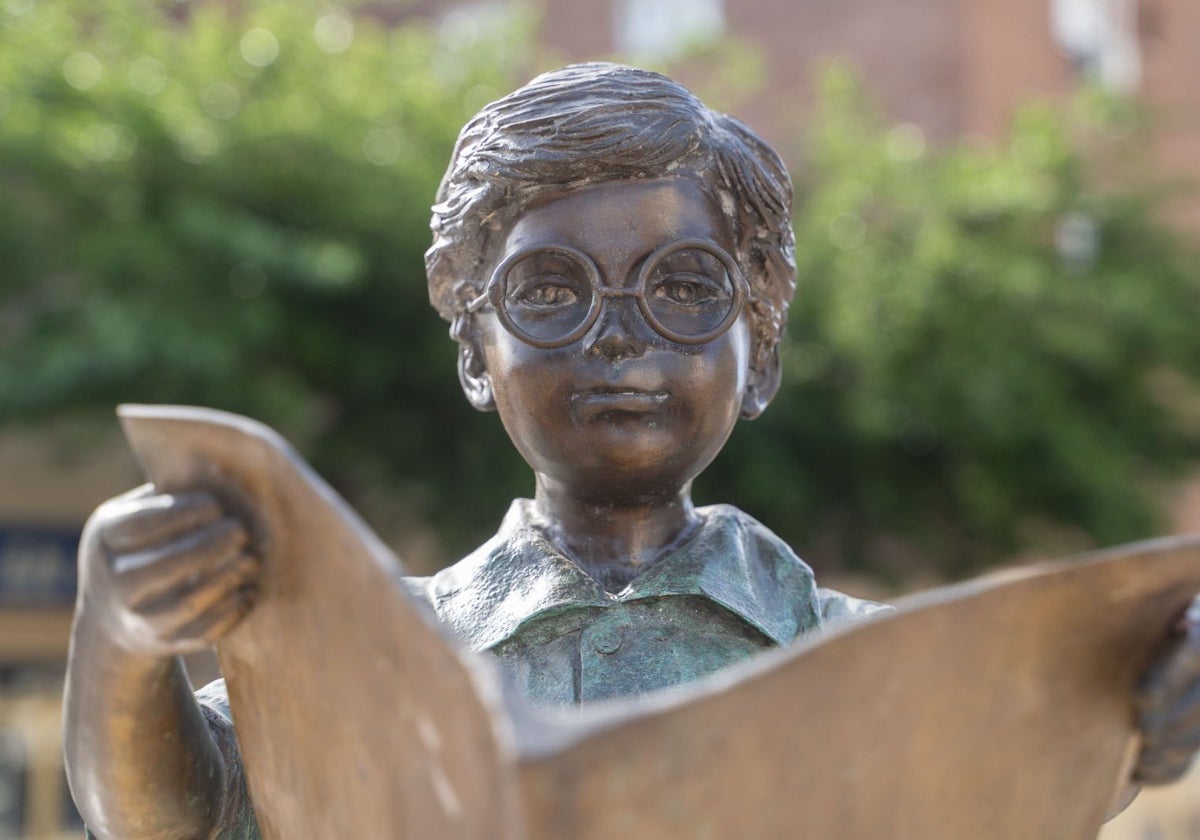 PSOE über neue Statue auf einem Kreisverkehr in Benalmádena: «Man könnte sie bei Amazon kaufen»