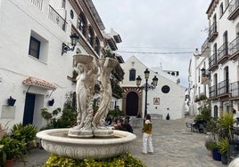 Die Plaza Nuestra Señora del Rosario in Canillas de Albaida.