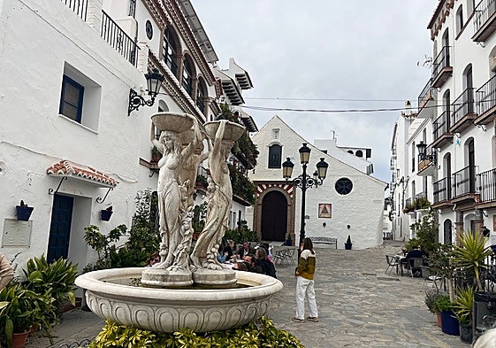 Die Plaza Nuestra Señora del Rosario in Canillas de Albaida.