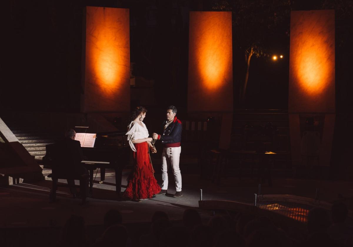 Opern-Show mit Bizets 'Carmen' im Hotel Villa Padierna