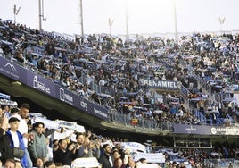 Ein Teil der vollen Tribüne in La Rosaleda während des Spiels gegen Deportivo.
