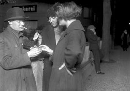 Geschichte einer Droge: Kokainverkäufer in Berlin 1929.