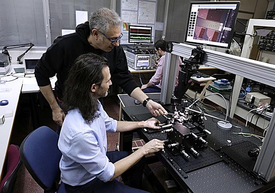 Mitarbeiter der Startup AGPhotonics in Málaga.