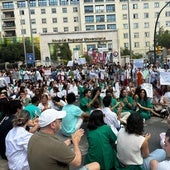Die Demonstranten vor dem Regionalkrankenhaus (alter Name: Hospital Carlos Haya).