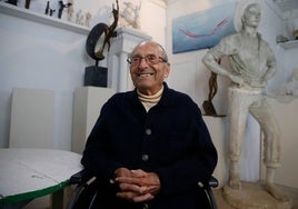 Jaime Pimentel in seinem Atelier, in dem er arbeitete und in dem er noch immer viele der Gussformen seiner berühmtesten Skulpturen aufbewahrt.