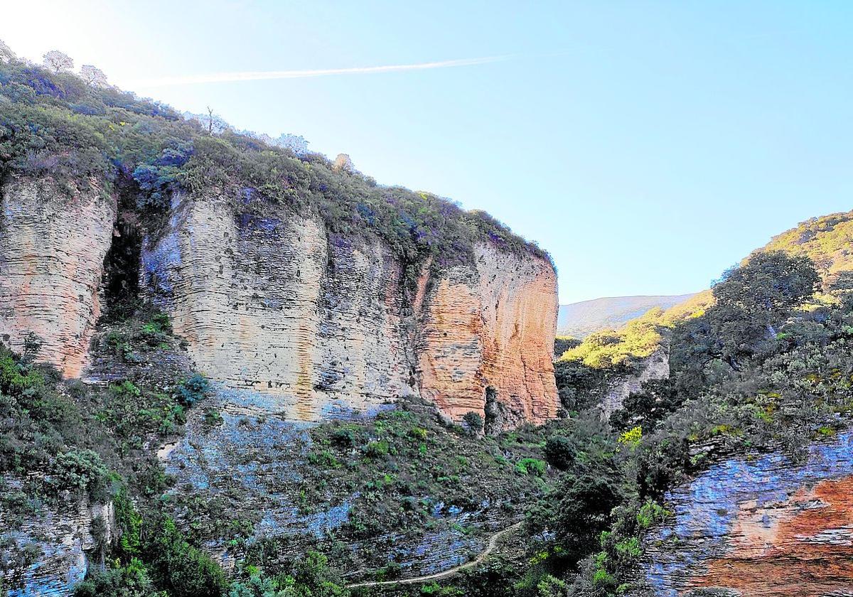 Der Wanderweg 'Tajo del Abanico' ist ein Muss auf der Tour von Alpandeire nach Ronda.