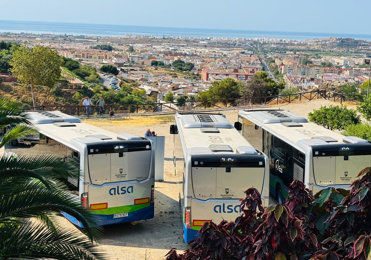 Die drei neuen Nahverkehrsfahrzeuge in Vélez-Málaga.