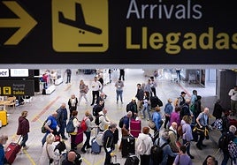 Der Ankunftsbereich des Flughafens Malaga.