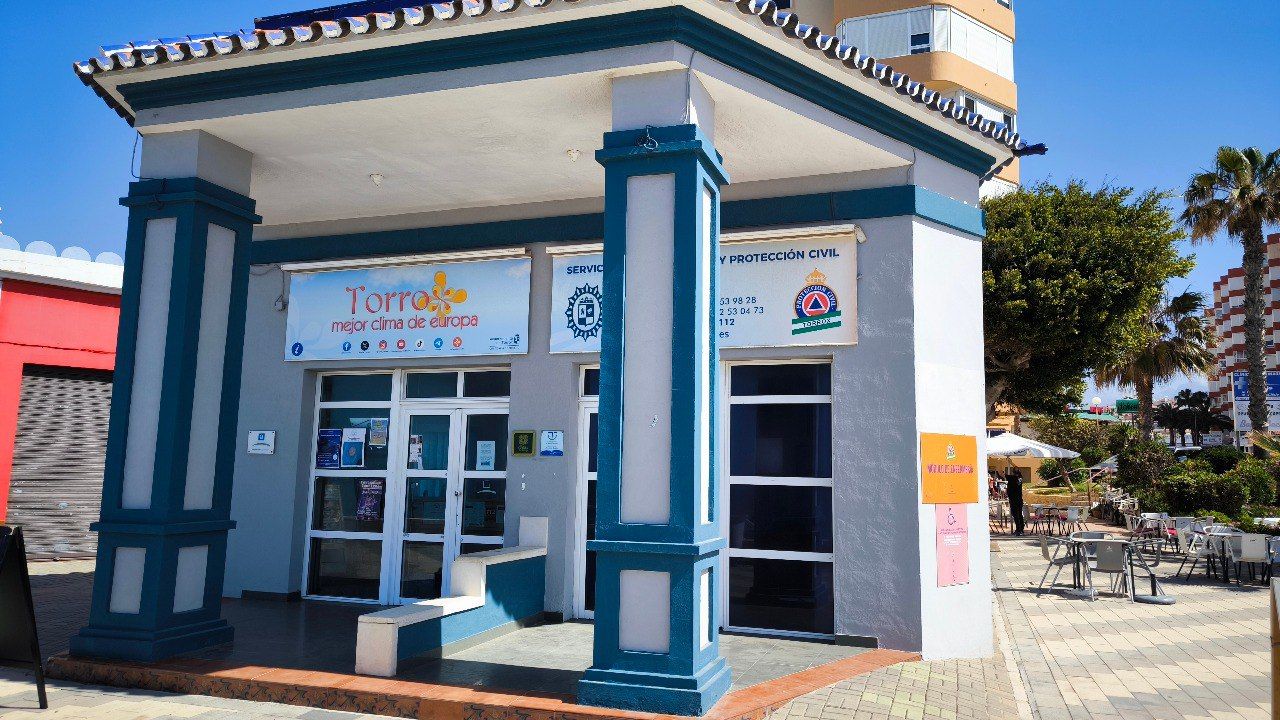 Das Tourismusbüro an der Strandpromende von Torrox Costa.
