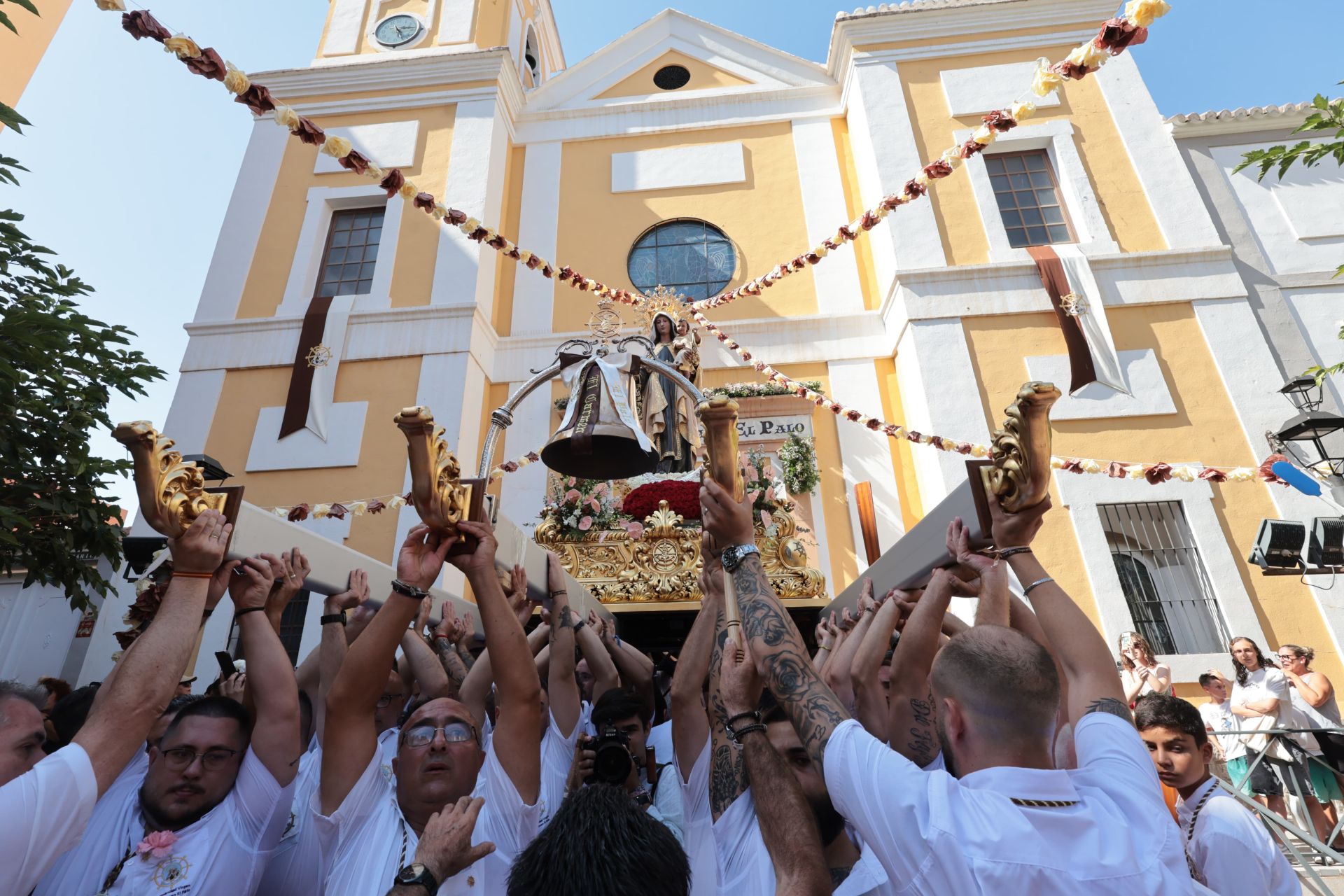 Inicio de la procesión de la Virgen en El Palo
