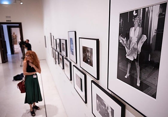 Ansicht der Ausstellung mit der bekannten Aufnahme von Marilyn Monroe im Vordergrund.