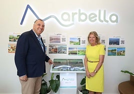 Andalusiens Tourismusminister Arturo Bernal und Marbellas Bürgermeisterin Ángeles Muñoz.