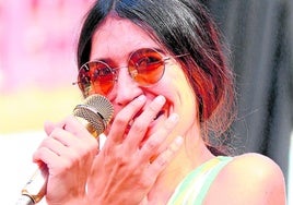 Sängerin Annie B Sweet bei einem Konzert in Málaga.