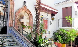 Grab des Tempranillo im Patio der Kirche von Alameda.