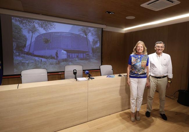 Architekt Andrés Mateo mit Bürgermeisterin Ángeles Muñoz