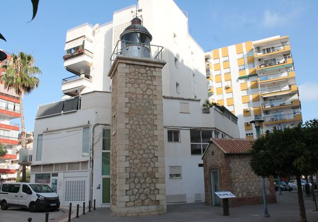 Imagen principal - Der versteckte Leuchtturm und die Burg von Torre del Mar