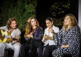 Kiki Morente wird mit seinen Schwestern Estrella (r.) und Soleá (3.vr.) auftreten.