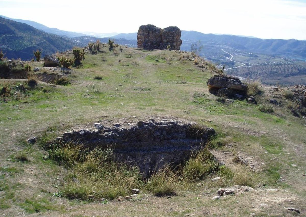 Imagen secundaria 1 - Ort von Mythen und Legenden: die Burg Zalia in Alcaucín im Hinterland der Provinz Málaga