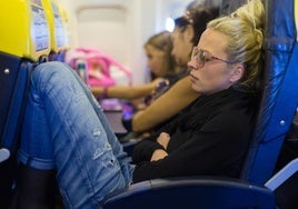Im Flieger ist es oft nicht nur eng, sondern riecht auch übel.