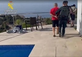 Moment der Verhaftung des albanischen Drogenbosses in Almuñécar.