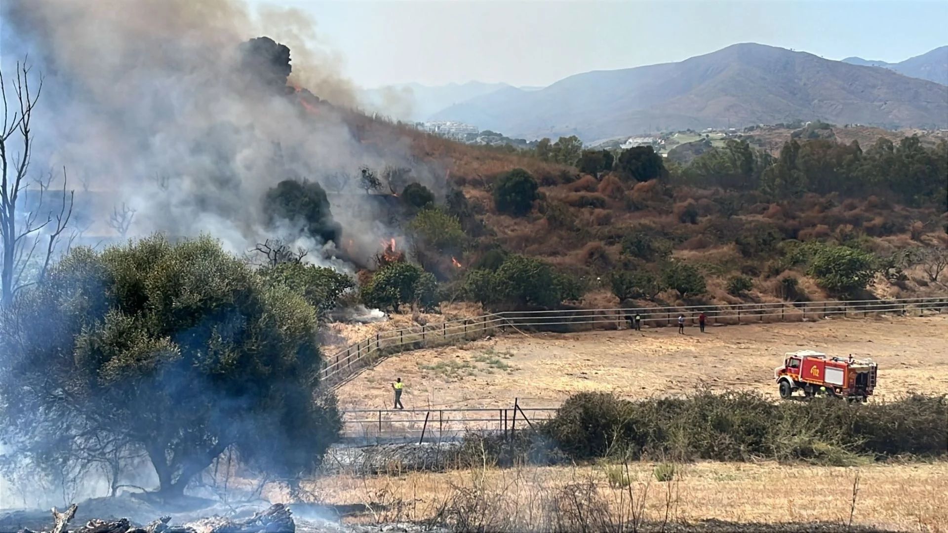 Ein Waldbrand in Mijas mobilisiert Infoca-Hubschrauber