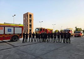 Bild der Feuerwehrleute, die beim Löschen der Brände helfen werden.