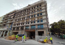 Die Hauptfassade des Luxushotels Meliá in Málaga.