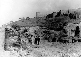 Alte Aufnahmen der Calle Torre del Tiro unterhalb der Alcazaba-Festung.