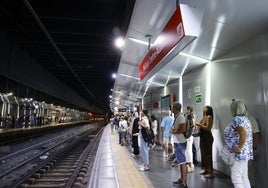 Der Nahverkehrszug Málaga-Fuengirola ist wichtiger Bestandteil des Raumordnungsplans.