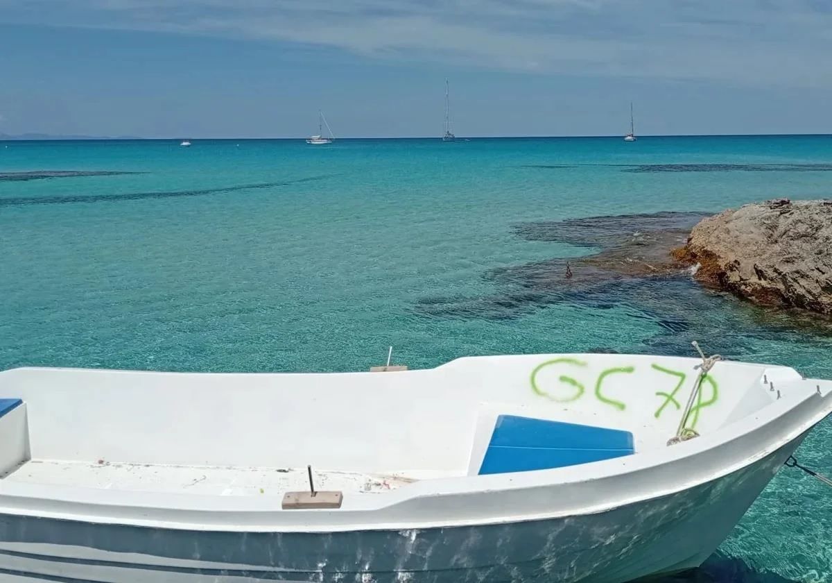 Ein von der Guardia Civil abgefangenes Flüchtlingsboot.