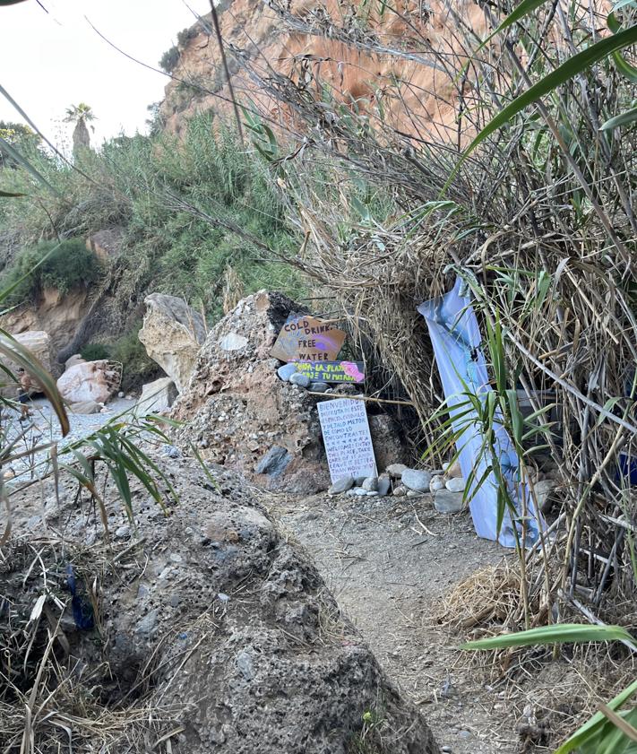 Imagen secundaria 2 - Zahlreiche Beschwerden über illegale Behausungen in der Bucht Barranco de Maro in Nerja