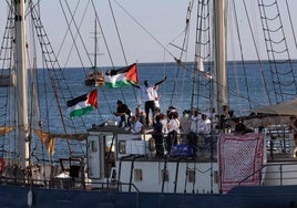 Eines der Schiffe der Flottille, die Sirius, am Montag in Barcelona.