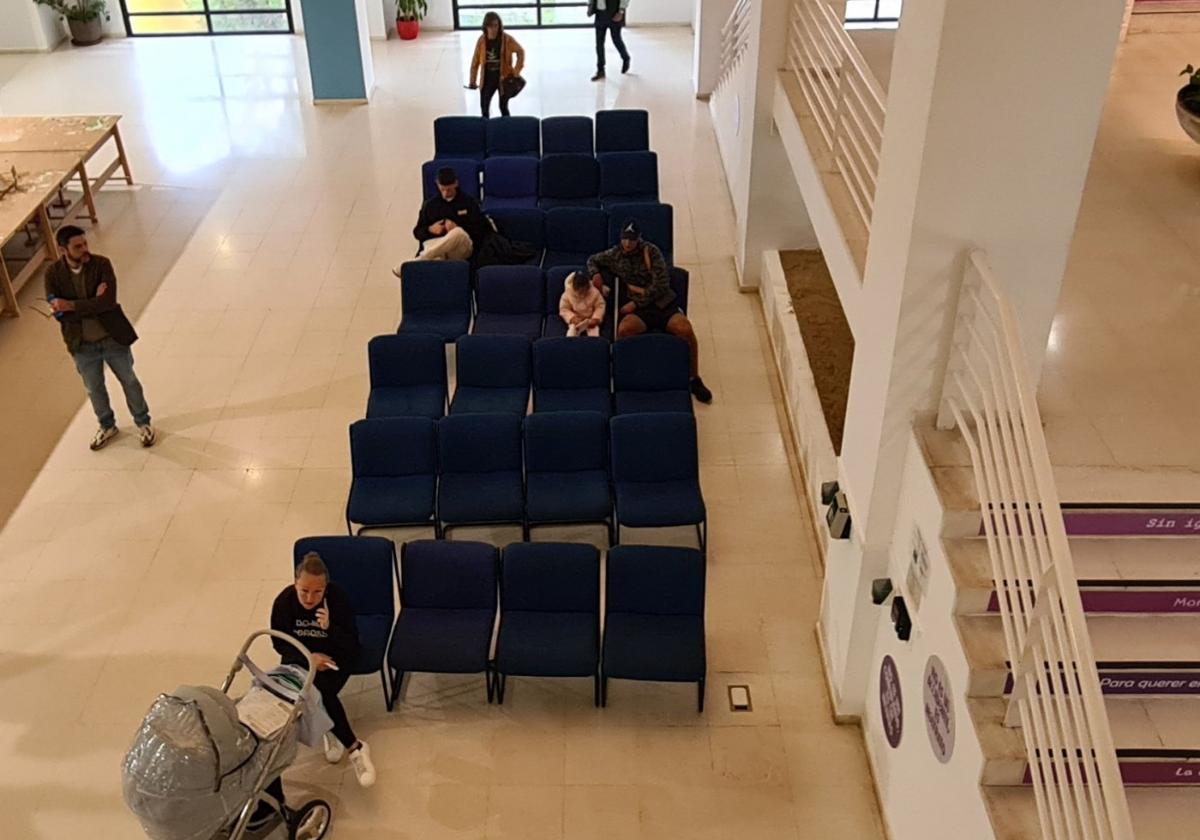Bürger im Rathaus von Torremolinos.