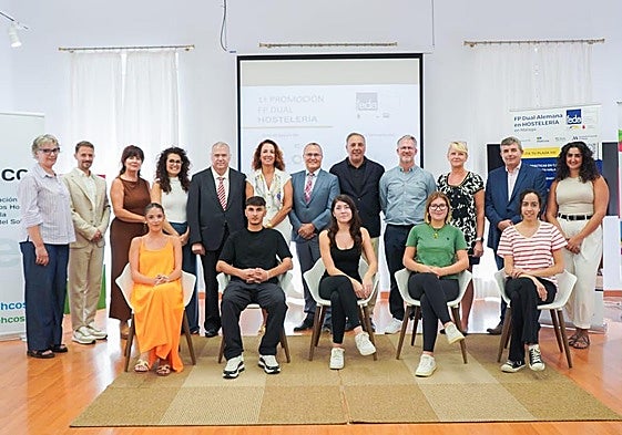 Erste Ausbildungsgruppe mit offiziellen Vertretern.